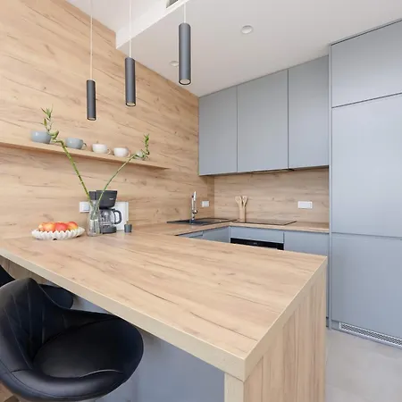 Functional With Air Conditioning Parking & Balcony By Renters Apartamento
