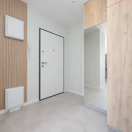 Functional With Air Conditioning Parking & Balcony By Renters *